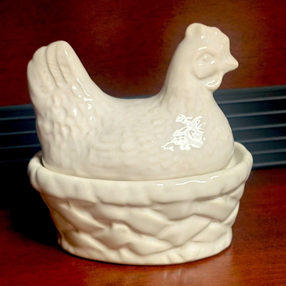 Pier 1 White Ceramic Hen On Nest Salt and Pepper Shakers